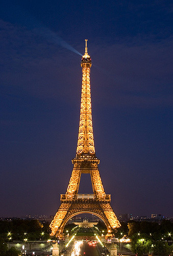 eiffel tower at night.jpg